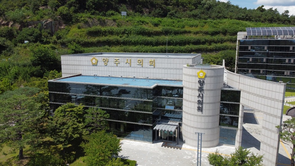 양주시의회가 두 달째 후반기 원구성 합의점에 이르지 못하자 시민단체들이 비판하고 나섰다. 사진은 양주시의회 전경. (사진=중앙신문DB)