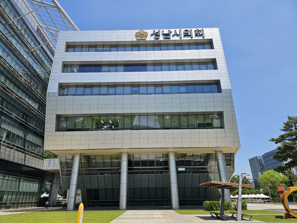 성남시의회는 오는 11월 실시 예정인 행정사무감사에 앞서, 오는 26일부터 내달 9일까지 15일간 시민들의 다양한 의견과 제보를 받기로 했다고 23일 밝혔다. 사진은 성님시의회 전경. (사진=중앙신문DB)