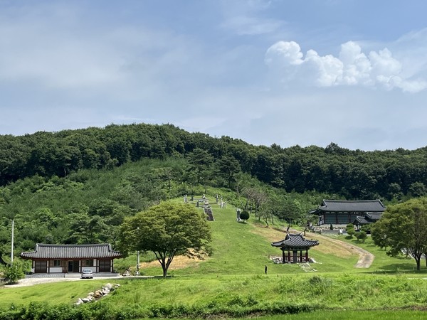 연천군은 유촌리 태실 등을 향토유산으로 지정, 연천군보에 고시했다. 사진은 심덕부묘 및 심덕부신도비. (사진제공=연천군)
