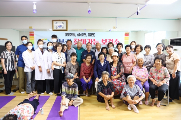 김경희 이천시장, ‘찾아가는 보건소’ 율면 북두1리 경로당 방