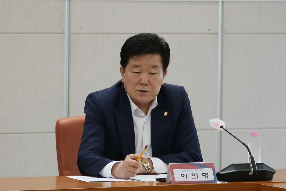 전반기 의장에 이어 후반기 의장이라는 중책을 맡은 이의명 옹진군의장은 지금까지 그래왔던 것처럼 하반기 역시 '협치와 소통으로 옹진군 발전을 위해 최선의 노력을 다한다'는 방침이다. (사진제공=옹진군)