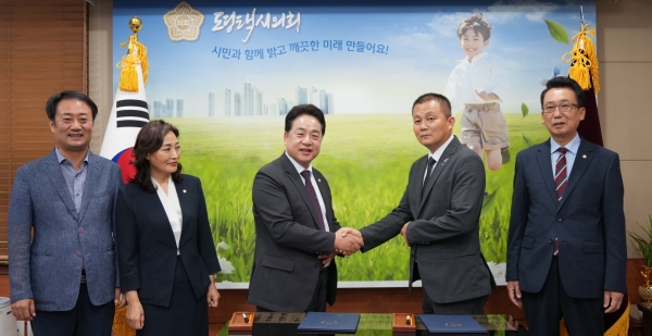 평택시의회 더불어민주당-국민의힘 대표의원, 제9대 후반기 원구성 합의사항 서명