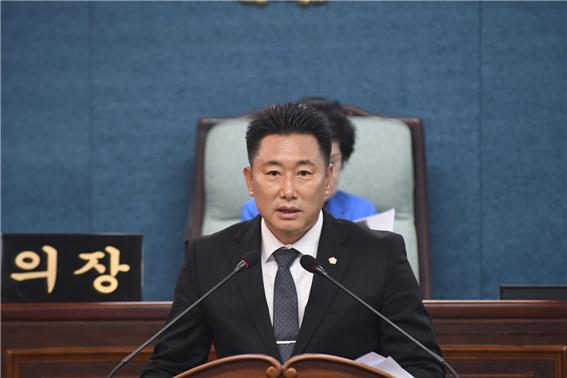 김재원 미추홀구의회 의원이 제283회 미추홀구의회 임시회에서 5분 자유발언을 통해 전기차 화재 위험에 대한 대응 방안을 촉구했다. (사진제공=미추홀구의회)