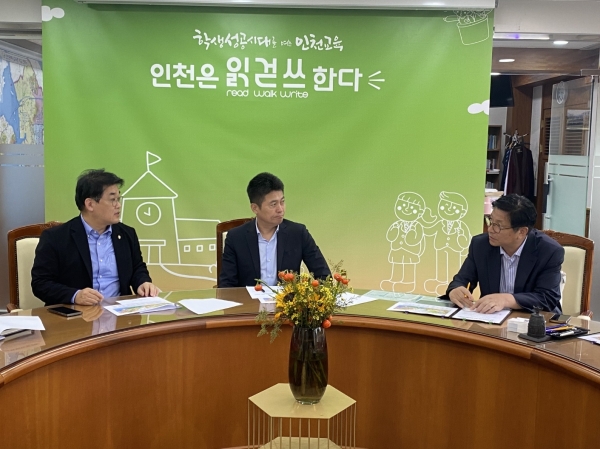 “하늘5중 설립 조속히 추진” 김정헌 구청장, 도성훈 교육감에 건의