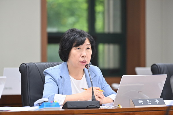 파주시의회는 더불어민주당 박은주 의원이 대표발의한 ‘갈등유발 예상시설 사전고지 조례 일부개정조례안’을 지난 4일 제249회 임시회 도시산업위에서 수정·가결했다.