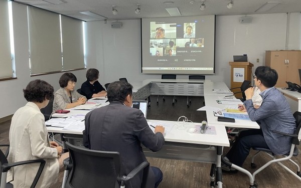파주시는 오는 17일 추석 명절을 앞두고 추석연휴 동안 응급의료체계 유지를 위해 ‘비상의료 관리상황반’을 운영키로 했다. 사진은 ‘비상의료 관리상황반’ 회의 모습.(사진제공=파주시)