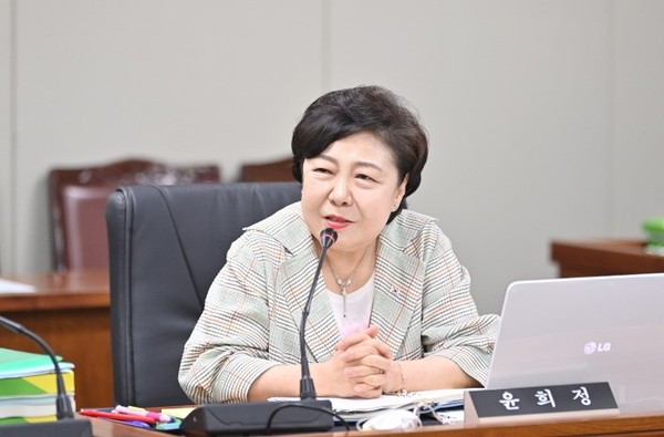 파주시의회는 윤희정 의원이 발의한 ‘청소년의 건전한 인터넷·스마트폰 이용에 관한 조례안’을 제249회 임시회 자치행정위에서 원안대로 가결했다고 공지(公知)했다. (사진제공=파주시의회)
