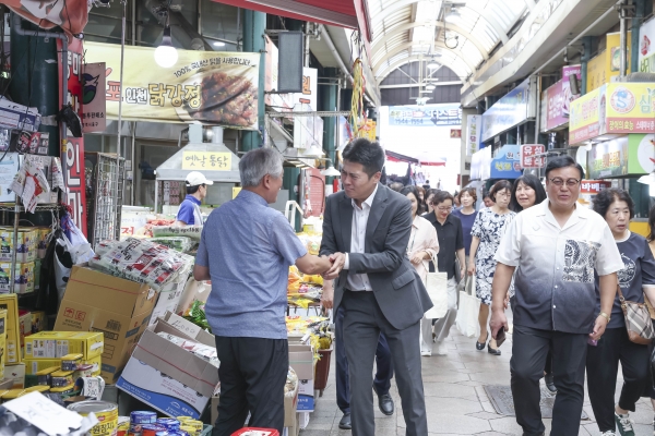 김정헌 구청장 “전통시장, 지역 경제의 뿌리” 추석맞이 민생 행보