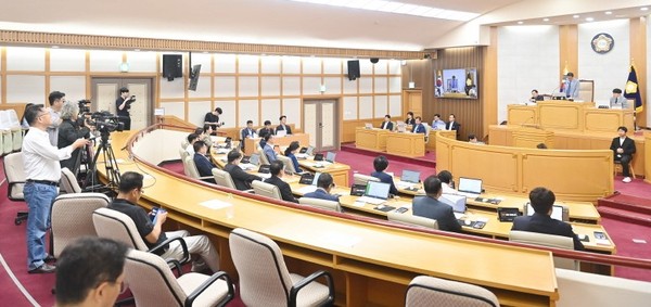 파주시의회는 11일 추경과 각종 조례·동의안 등 24건의 안건 처리한 후, ‘제249회 임시회’를 폐회했다. (사진제공=파주시의회)
