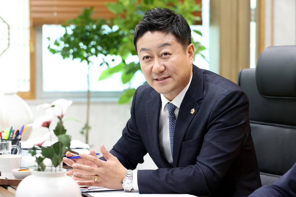 김진경 경기도의회 의장이 