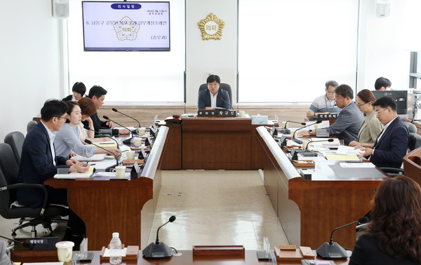 인천 남동구의회 총무위원회가 11일 공무원의 육아지원을 대폭 확대하는 '남동구 공무원 복무 조례 일부개정조례안'을 수정 의결했다. (사진제공=남동구의회)