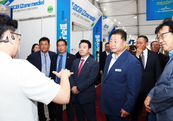 파주시는 지난 21, 22일 임진각 광장과 문산천 노을길에서 ‘2024 제1회 파주시 기업박람회’와 ‘제16회 파주 문산거리축제’를 성황리에 개최했다. 사진은 제1회 파주시 기업박람회 모습. (사진제공=파주시)