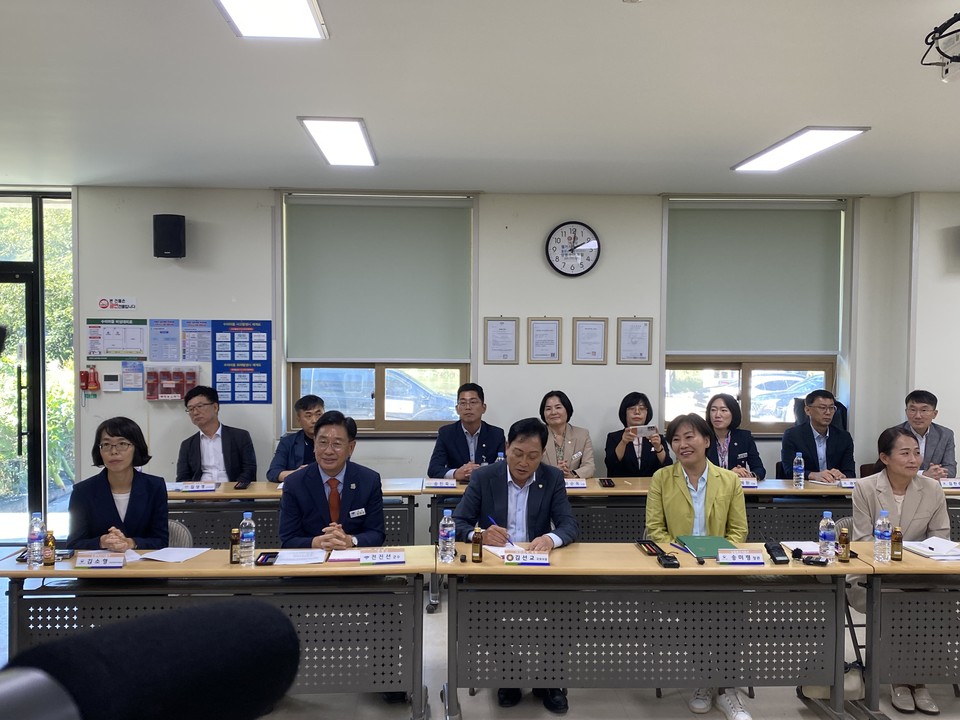송미령 농식품부 장관이 24일 양평군 양동면 수미마을을 방문해 인사말을 하고 있다. (사진=장은기 기자)