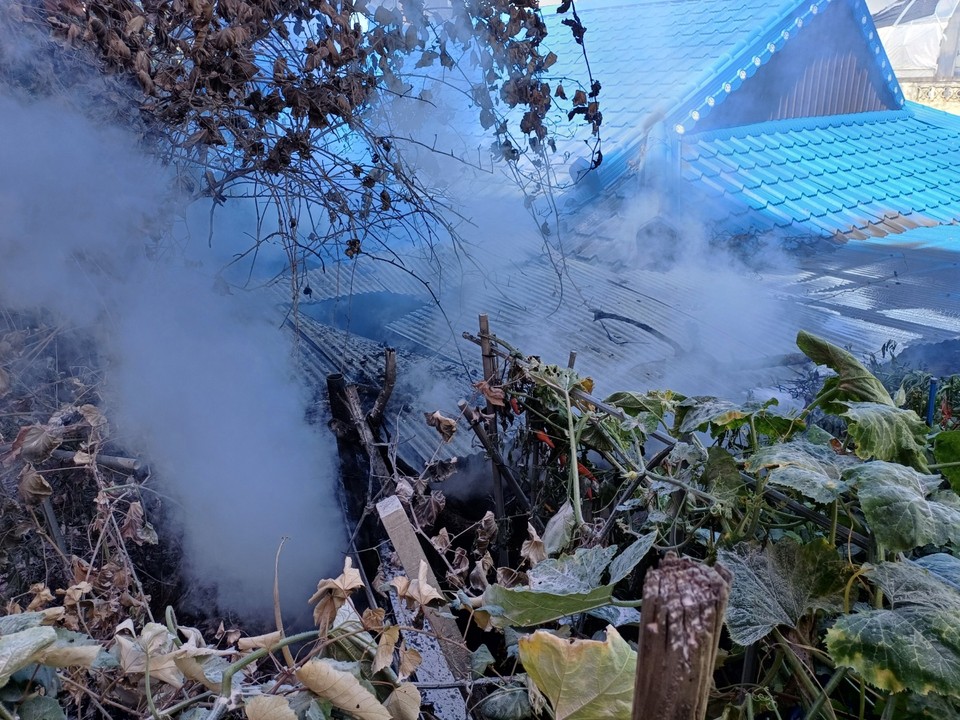 24일 낮 12시23분께 오산시 양산동의 한 단독주택 안의 폐목재더미에서 불이 나 신고를 받고 출동한 소방당국에 의해 19분 만인 낮 12시46분께 모두 진화됐다. (사진제공=경기도소방재난본부)