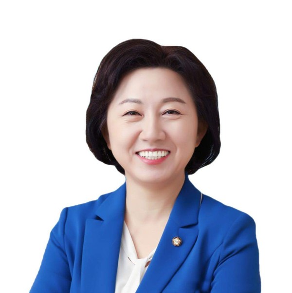 경찰이 지난 총선 당시 불법 기부행위를 한 혐의를 받는 더불어민주당 송옥주 의원에 대한 수사를 마무리하고 검찰로 보냈다. (사진=송옥주 의원 페이스북)