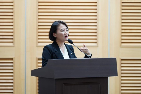 국내 중소기업과 농축수산물 판로 확대를 위해 설립된 공영홈쇼핑의 해외 OEM(주문자 위탁 생산) 제품 판매 비중이 3년 연속 증가한 것으로 나타났다. (사진=박지혜 의원 페이스북)