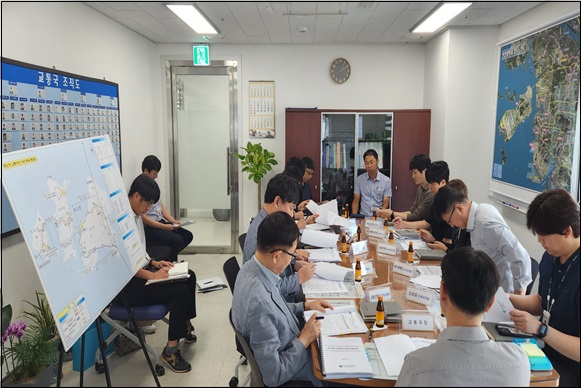 인천시가 오는 12월 준공 예정인 ‘영종~신도대교’의 개통에 맞춰 도로와 주차장 조성, 버스노선 신설 등 종합적인 교통대책을 마련하기 위한 제2차 TF 회의를 지난 26일 시청회의실에서 개최했다. (사진제공=인천시)