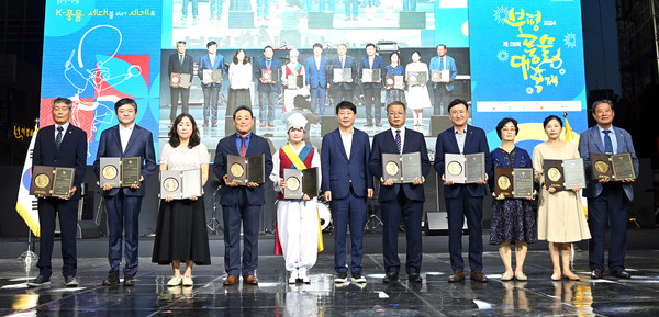 인천 부평구가 지난 28일 부평풍물대축제 행사장에서 구민 화합을 위한 제31회 구민의 날 기념행사를 개최했다. (사진제공=부평구)