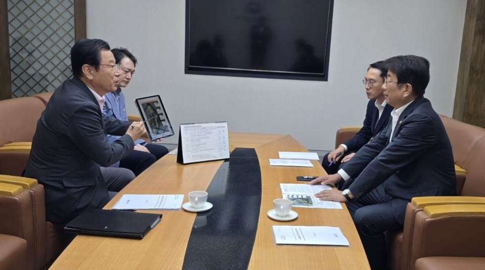 하남시는 이현재 시장이 최근 박상우 국토교통부장관을 만나 하남 교산·감일 신도시, 광역교통 등 현안사항을 논의했다. (사진제공=하남시)