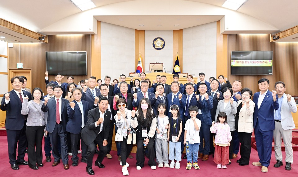 파주시의회 대만 삼협JC(국제청년상회) 임서위 회장을 비롯한 대표단을 접견하고, 두 도시 간 상생 발전과 교류 협력 방안 등을 논의했다. (사진제공=파주시의회)