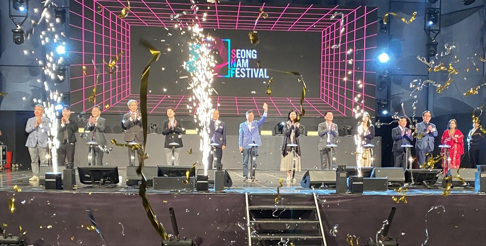 성남시는 5일 오후 분당 중앙공원 야외공연장에서 성남 곳곳의 시민 예술가들이 모인 '페스티벌 오케스트라의 공연'으로 '2024 성남페스티벌' 대단원의 막을 올렸다. (사진=장은기 기자)