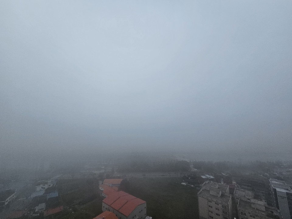 절기상 한로(寒露)인 8일 오전 8시23분께 여강(여주 남한강)에 짙은 안개가 끼여 있다. (사진=김광섭 기자)