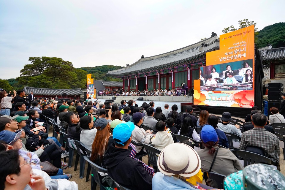 3일부터 6일까지 4일간 진행된 '제29회 광주시 남한산성문화제'에 6만9000여명의 축제 관람객이 참석해 뜨거운 열기를 더하며 성료했다. (사진제공=광주시)