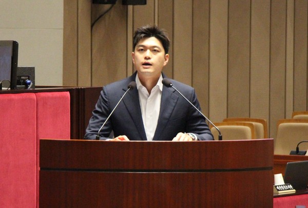 학교 형태로 운영되는 전국의 미인가 교육 시설이 37개소인 것으로 확인 돼, 교육 당국의 적극적인 조치가 필요하다는 지적이 제기되고 있다. 사진은 김용태 국회의원이 회의 발언하고 있는 모습, (사진제공=김용태 의원실)