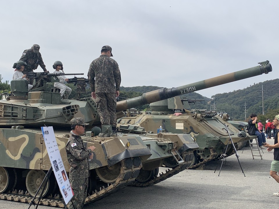 13일 오전 11시30분께 연천군 전곡리 선사 유적지 주차장에서 개최된 ‘제8회 세계 밀리터리 LOOK 페스티벌’ 현장을 사진에 담아 봤다. (사진=오기춘 기자)