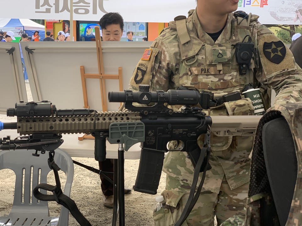 13일 오전 11시30분께 연천군 전곡리 선사 유적지 주차장에서 개최된 ‘제8회 세계 밀리터리 LOOK 페스티벌’ 현장을 사진에 담아 봤다. (사진=오기춘 기자)