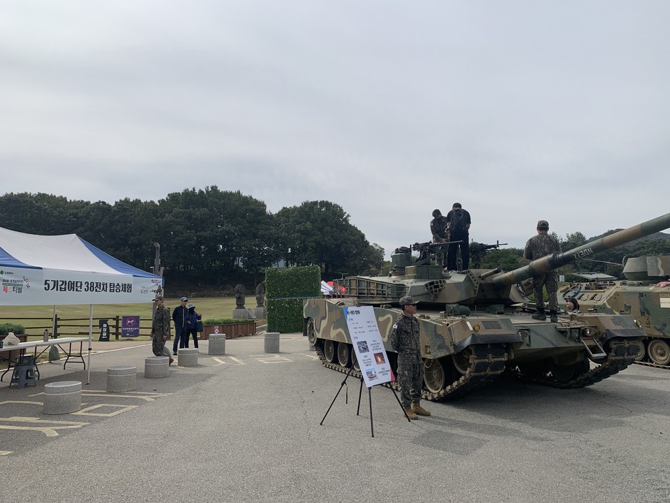 13일 오전 11시30분께 연천군 전곡리 선사 유적지 주차장에서 개최된 ‘제8회 세계 밀리터리 LOOK 페스티벌’ 현장을 사진에 담아 봤다. (사진=오기춘 기자)
