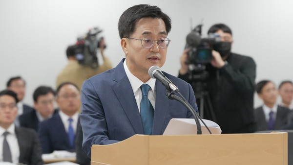 14일 오전 경기 수원시 영통구 경기도청에서 열린 국회 행정안전위원회의 경기도에 대한 국정감사가 열린 가운데 이날 김동연 경기도지사가 경기도청에 대한 설명을 하고 있다. (사진=김유정기자)