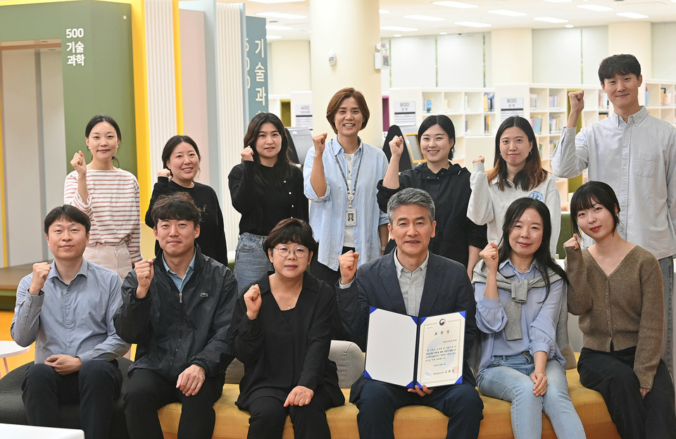 하남시가 치매안심센터 등 유관기관 협력을 통해 유기적인 독서연결망을 구축한 공로를 인정받아 국립중앙도서관장상을 수상하는 쾌거를 만들었다. (사진제공=하남시)