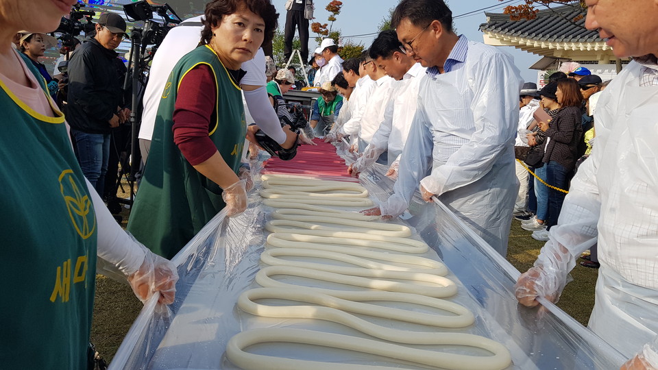 ‘쌀로 만든 모든 것, Made in Icheon’ 제23회 이천쌀문화축제가 16일 오후 2시 이천농업테마파크에서 본격 개막됐다. (사진=송석원 기자)