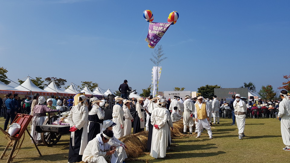 ‘쌀로 만든 모든 것, Made in Icheon’ 제23회 이천쌀문화축제가 16일 오후 2시 이천농업테마파크에서 본격 개막됐다. (사진=송석원 기자)