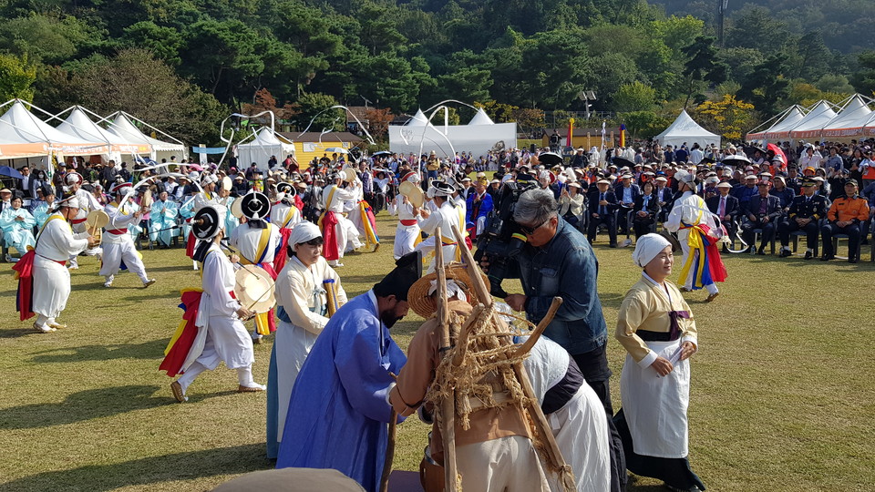 ‘쌀로 만든 모든 것, Made in Icheon’ 제23회 이천쌀문화축제가 16일 오후 2시 이천농업테마파크에서 본격 개막됐다. (사진=송석원 기자)