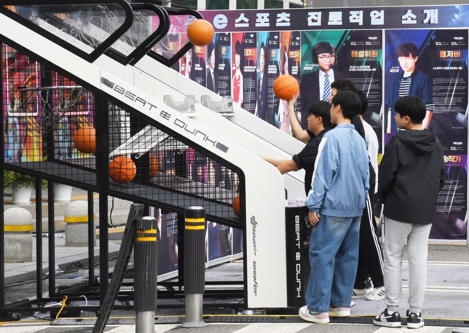 19일 열린 ‘제9회 시흥시 청소년동아리 축제’가 열린 시흥시청 곳곳은 수많은 청소년들의 동아리가 모여 열정과 창의력으로  꿈과 가능성을 마음껏 펼치는 에너지 넘치는 놀이터였다. (사진제공=시흥시)