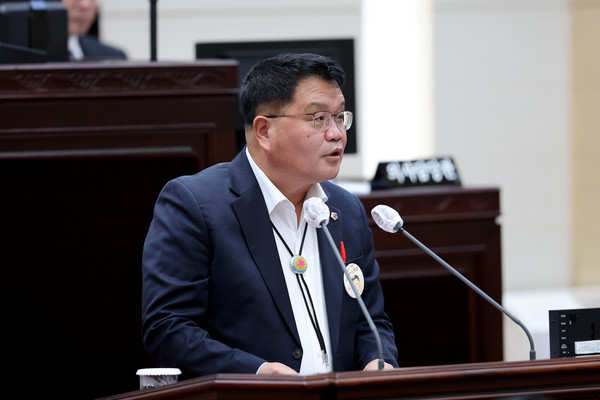 신동섭 인천시의회 의원이 글로벌 경기둔화, 수출 부진, 부동산 거래 감소와 세율 인하 등으로 줄어들고 있는 국세 및 지방세와 관련해 인천시의 대응 방안을 촉구했다. (사진제공=인천시의회)