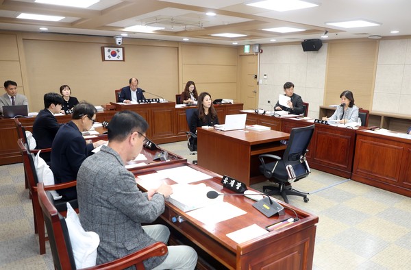 수원특례시의회 도시미래위원회는 21일 조례안 등 8건의 안건을 심사했다. (사진제공=수원시의회)