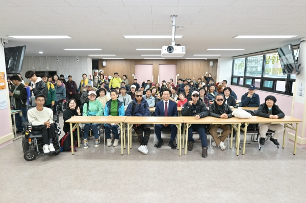 백영현 포천시장, ‘함께 여는 새날’ 장애인 야간학교 현장학습 격려