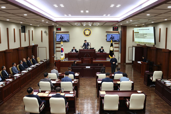 광명시의회가 23일 제289회 임시회 제2차 본회의를 열어 30개 안건을 의결하고 13일간의 의사일정을 모두 마무리했다. (사진제공=광명시의회)