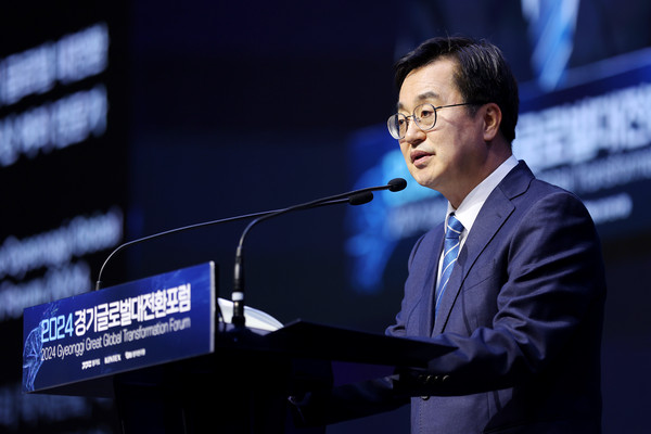 김동연 경기도지사가 24일 오전 킨텍스에서 열린 2024 경기글로벌대전환포럼 개막식에서  개회사를 하고 있다. (사진제공=경기도)