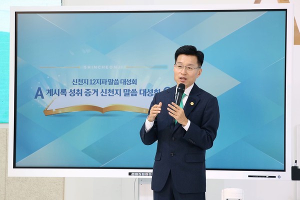 지난 27일 신천지 바돌로매지파는 신천지 화곡교회에서 ‘바돌로매지파 계시록 성취 증거 신천지 말씀대성회’를 개최한 가운데 곽종렬 지파장이 강연을 하고 있다. (사진제공=신천지 화곡교회)