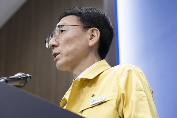 김성중 행정1부지사가 31일 오전 경기도청 브리핑룸에서 납북자가족 대북전단 살포(예정)에 따른 경기도 대응계획을 발표하고 있다. (사진제공=경기도)