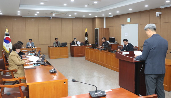이천시의회가 25일 상임위원회실에서 제249회 임시회 폐회중 제1차 의회운영위원회를 개최했다. (사진제공=이천시의회)