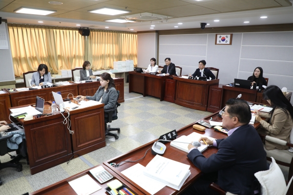 수원특례시의회 보건복지위원회, 복지여성국 소관부서 행정사무감사 진행