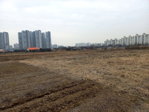 국도 48호선을 따라 김포한강신도시와 원도심 사이에 도시지역에 마지막 남은 개발지인 나진감정, 장기감정지구 사업부지. (사진=권용국 기자)