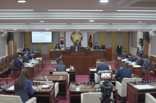 포천시의회는 1일 제7차 본회의를 끝으로 제182회 임시회를 폐회하고 11일간의 의사일정을 마무리했다. (사진제공=포청시의회)