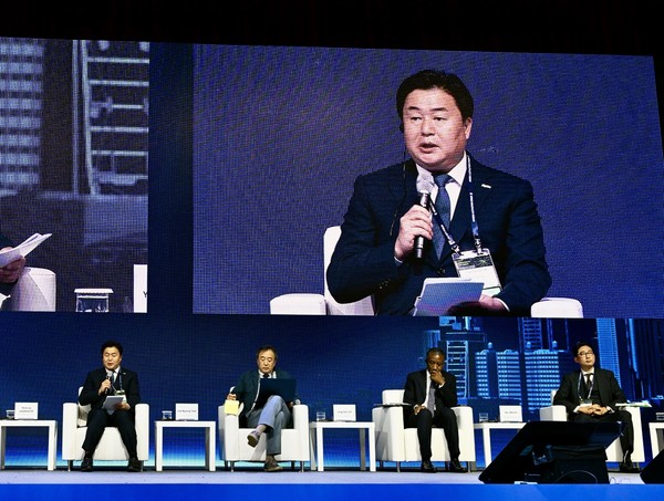 시흥시가 11일부터 13일까지 인천 송도 컨벤시아에서 개최되는 ‘2024 세계 바이오 서밋’과 ‘월드헬스시티 포럼(WHCF)’에 참가해 국가첨단전략산업 경기 시흥 바이오 특화단지 홍보에 주력하고 있다. (사진제공=시흥시)