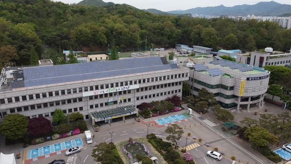 안산시가 시민들의 삶과 밀접한 민생침해 위법행위에 대해 선제적으로 대응하기 위해 ‘민생특별사법경찰팀’을 올해부터 신설해 운영한다. 사진은 안산시청 전경. (사진=중앙신문DB)